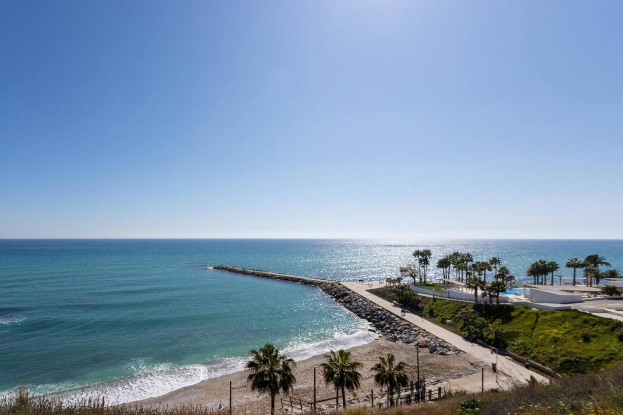 Spacious Beachfront Flat With Sea Views And Private Indoor Parking Benalmádena Zewnętrze zdjęcie