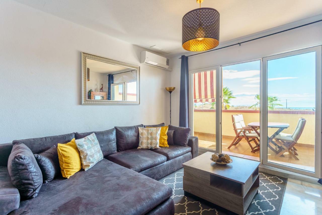 Spacious Beachfront Flat With Sea Views And Private Indoor Parking Benalmádena Zewnętrze zdjęcie