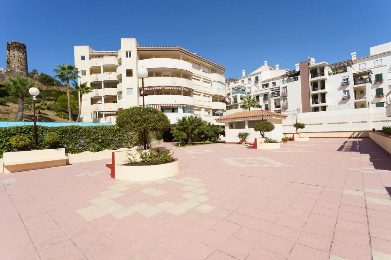 Spacious Beachfront Flat With Sea Views And Private Indoor Parking Benalmádena Zewnętrze zdjęcie