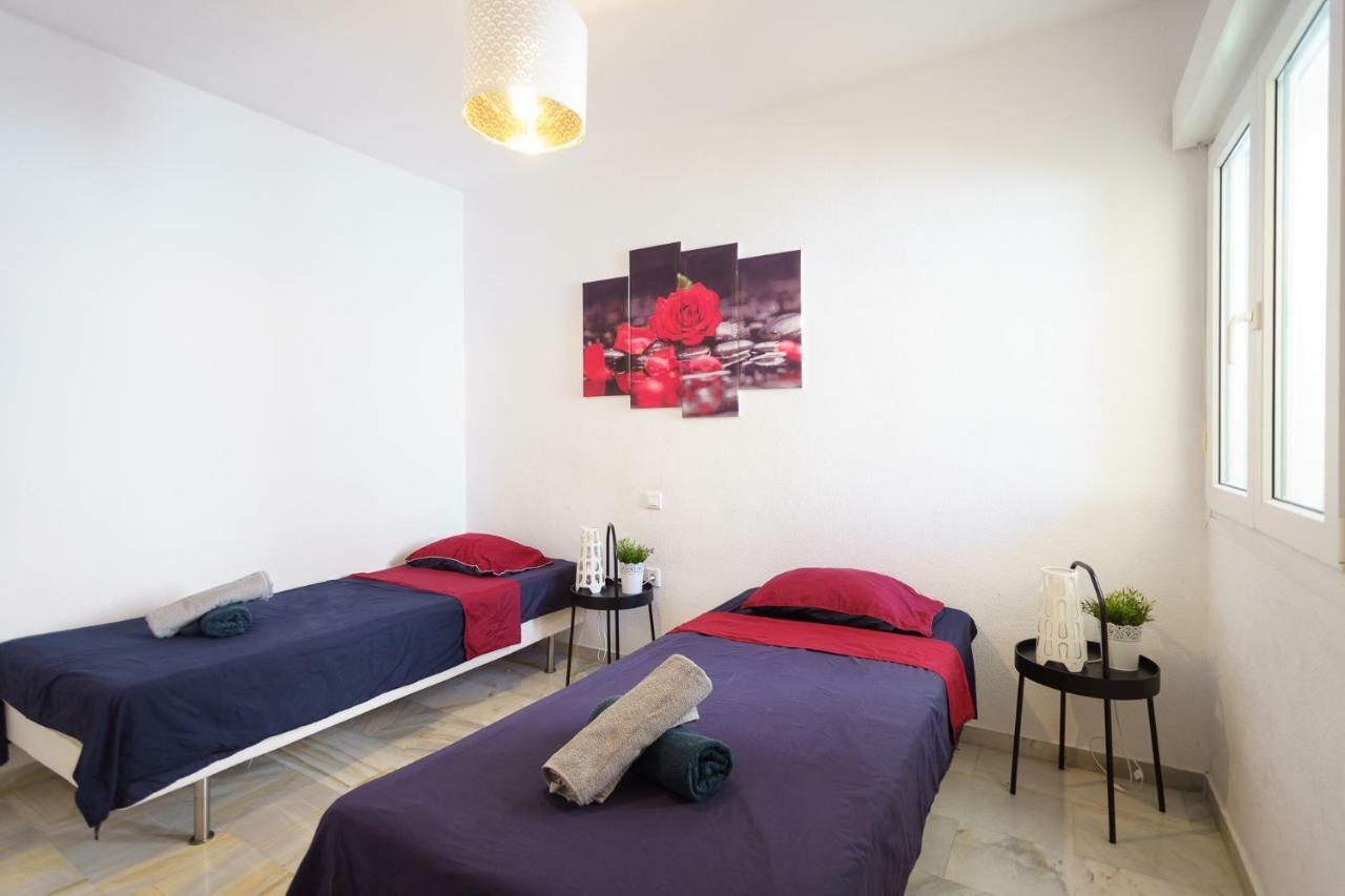 Spacious Beachfront Flat With Sea Views And Private Indoor Parking Benalmádena Zewnętrze zdjęcie