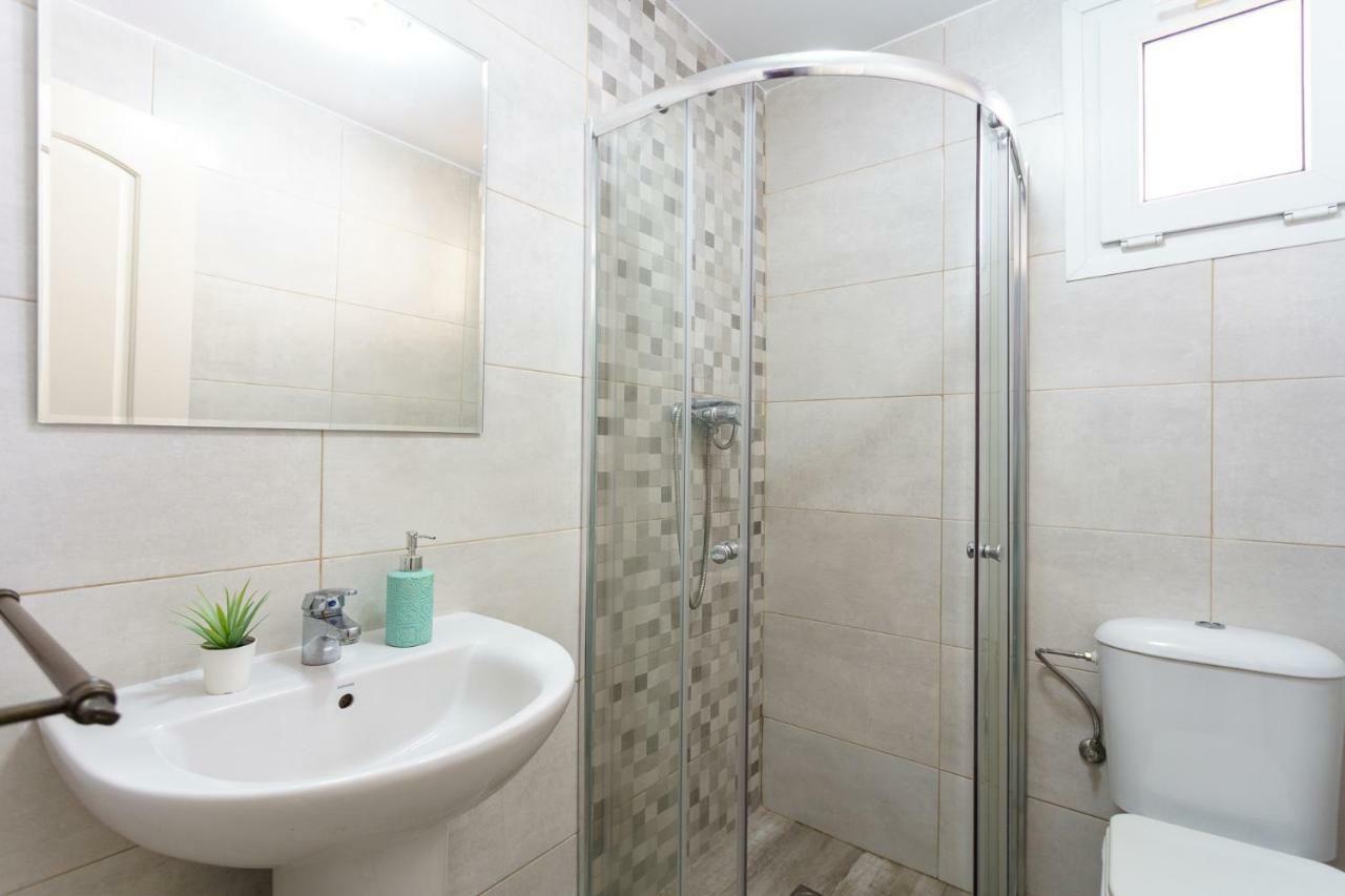 Spacious Beachfront Flat With Sea Views And Private Indoor Parking Benalmádena Zewnętrze zdjęcie