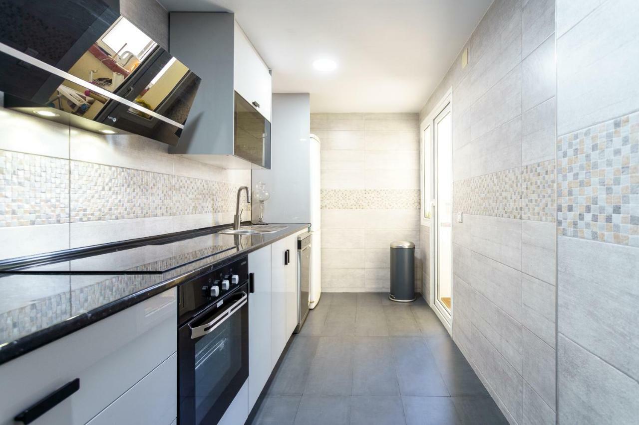 Spacious Beachfront Flat With Sea Views And Private Indoor Parking Benalmádena Zewnętrze zdjęcie
