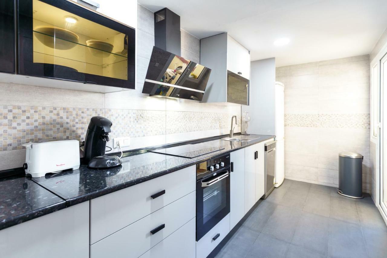 Spacious Beachfront Flat With Sea Views And Private Indoor Parking Benalmádena Zewnętrze zdjęcie