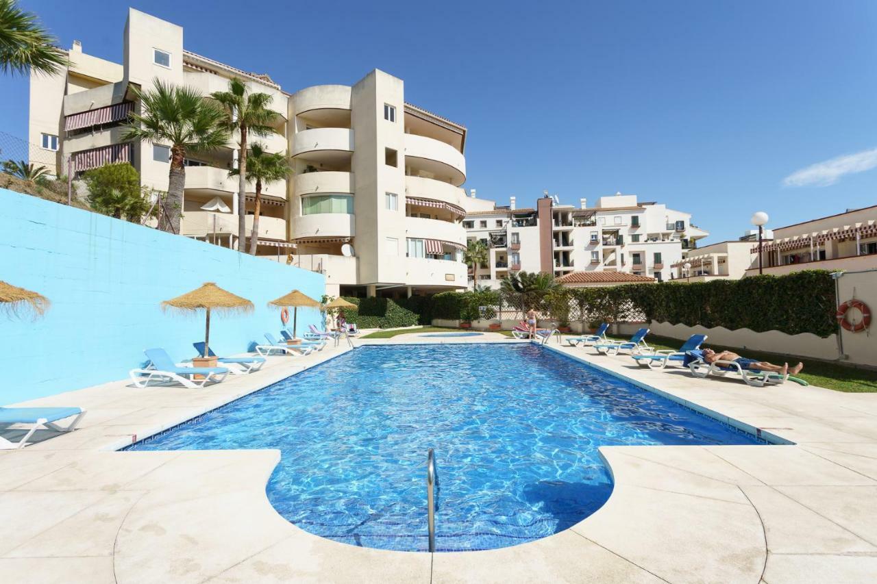 Spacious Beachfront Flat With Sea Views And Private Indoor Parking Benalmádena Zewnętrze zdjęcie