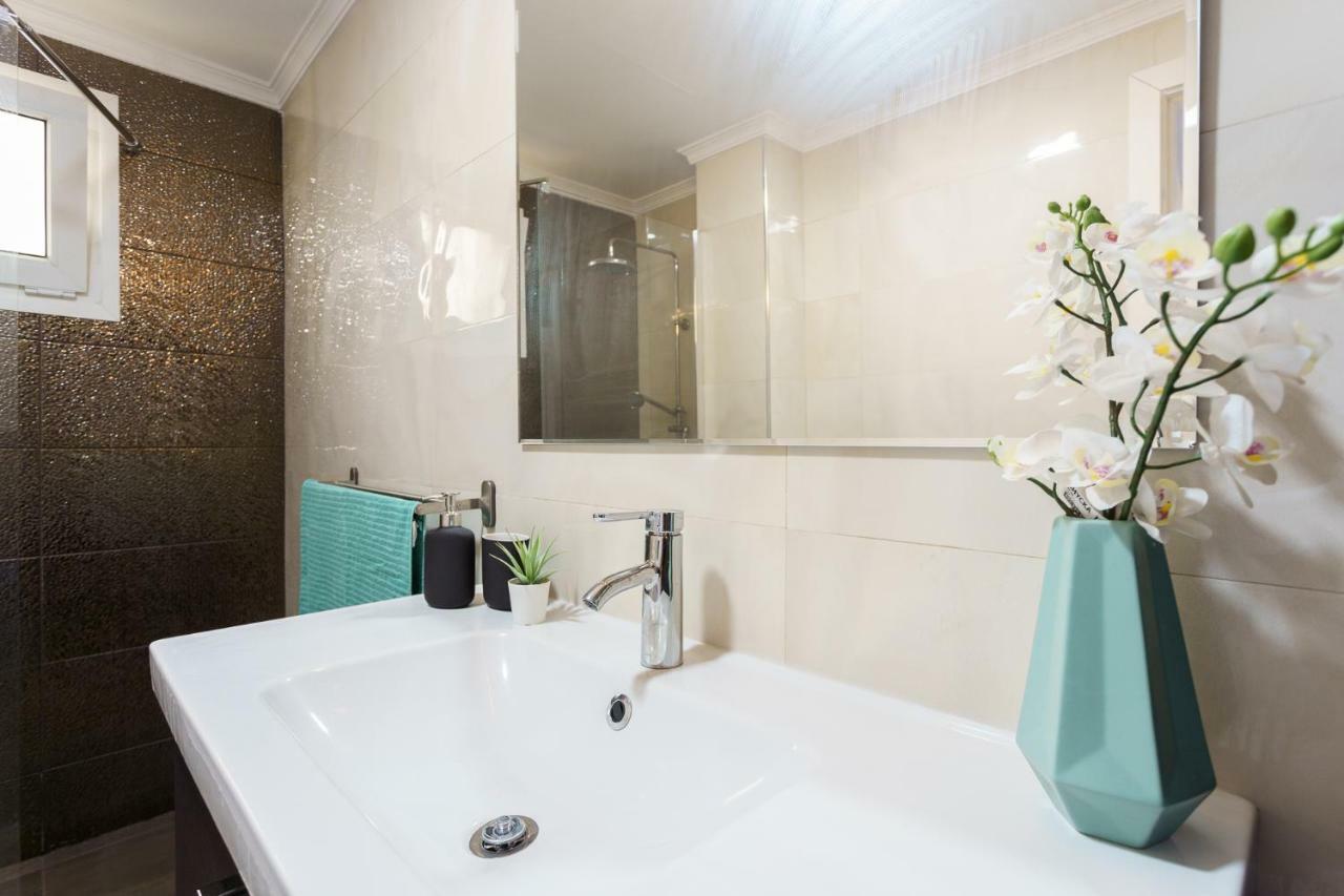 Spacious Beachfront Flat With Sea Views And Private Indoor Parking Benalmádena Zewnętrze zdjęcie