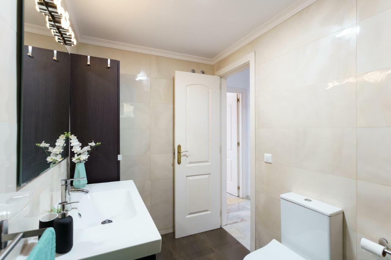 Spacious Beachfront Flat With Sea Views And Private Indoor Parking Benalmádena Zewnętrze zdjęcie